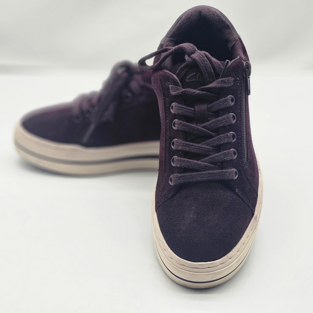 Clarks Sneaker Women Size 6 Plum Suede Platform Side Zip Low Top Fall Winter